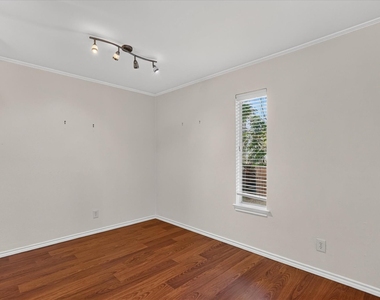 2612 Custer Parkway - Photo Thumbnail 9