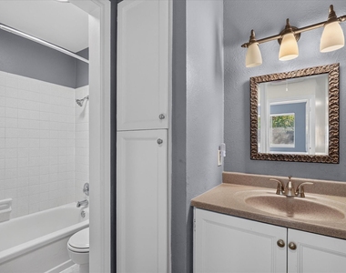 2612 Custer Parkway - Photo Thumbnail 7