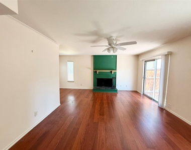 2612 Custer Parkway - Photo Thumbnail 2
