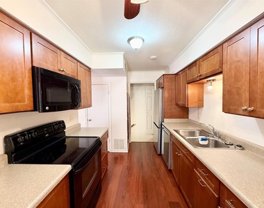 2612 Custer Parkway - Photo Thumbnail 3