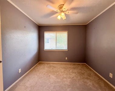 2612 Custer Parkway - Photo Thumbnail 6