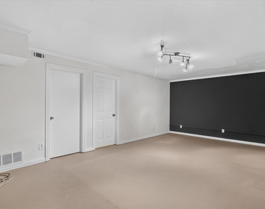 2612 Custer Parkway - Photo Thumbnail 8
