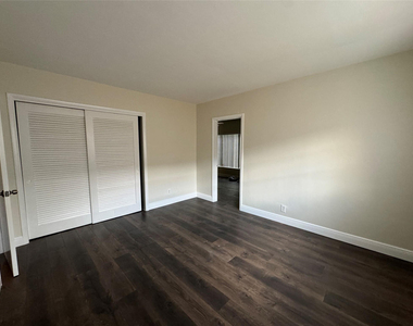 1060 Ne 23rd Terrace - Photo Thumbnail 11