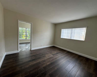 1060 Ne 23rd Terrace - Photo Thumbnail 16