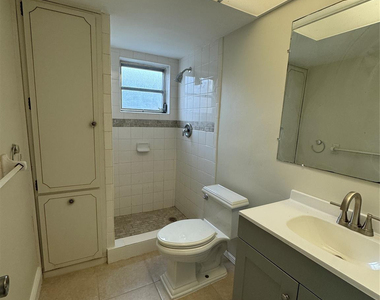 1060 Ne 23rd Terrace - Photo Thumbnail 12
