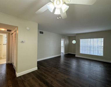 1060 Ne 23rd Terrace - Photo Thumbnail 2
