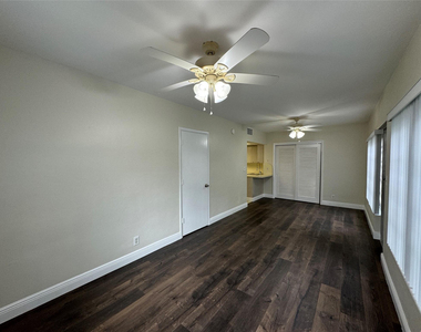 1060 Ne 23rd Terrace - Photo Thumbnail 20