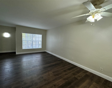 1060 Ne 23rd Terrace - Photo Thumbnail 5