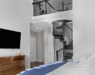 11515 Clayton Court - Photo Thumbnail 2