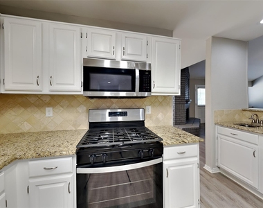 1804 Chatham Drive - Photo Thumbnail 3