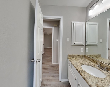 1804 Chatham Drive - Photo Thumbnail 14