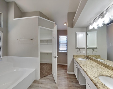 1804 Chatham Drive - Photo Thumbnail 8