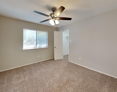 1804 Chatham Drive - Photo Thumbnail 12
