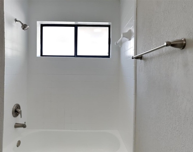 1804 Chatham Drive - Photo Thumbnail 15