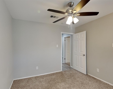 1804 Chatham Drive - Photo Thumbnail 11