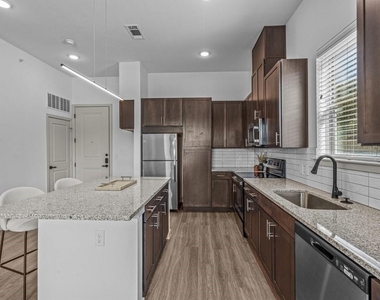 3120 E Park Row Drive - Photo Thumbnail 1