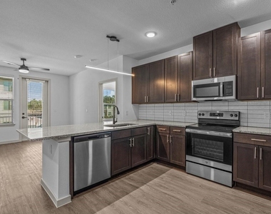 3120 E Park Row Drive - Photo Thumbnail 3