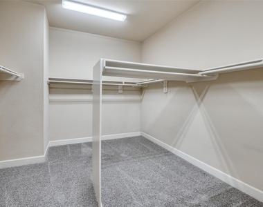 909 City Side Lane - Photo Thumbnail 14