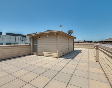 909 City Side Lane - Photo Thumbnail 24