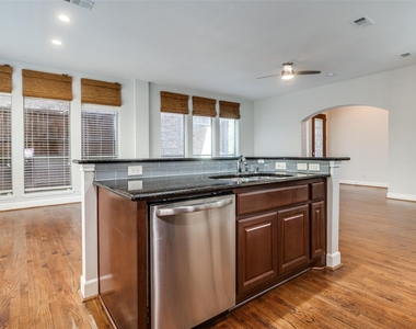 909 City Side Lane - Photo Thumbnail 7