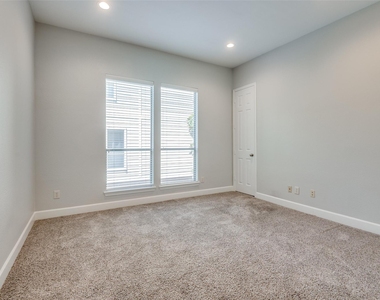 909 City Side Lane - Photo Thumbnail 16
