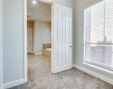 909 City Side Lane - Photo Thumbnail 10