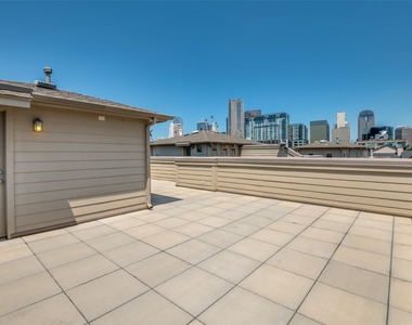 909 City Side Lane - Photo Thumbnail 23