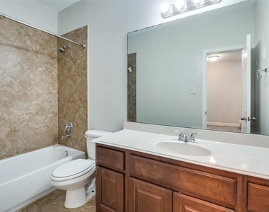 909 City Side Lane - Photo Thumbnail 20