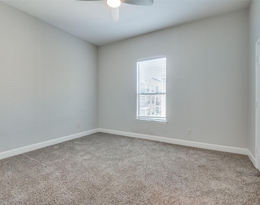 909 City Side Lane - Photo Thumbnail 19