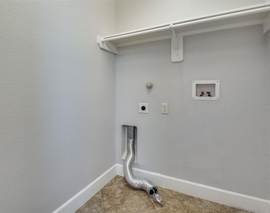 909 City Side Lane - Photo Thumbnail 15