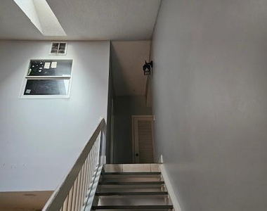 1827 Runners Way - Photo Thumbnail 3
