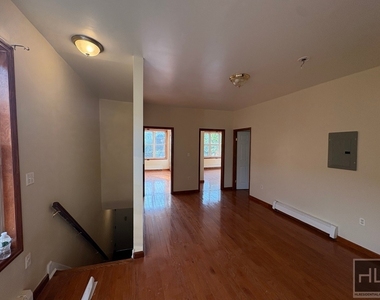 Montgomery Avenue - Photo Thumbnail 4