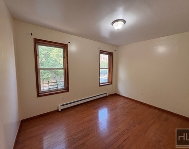 Montgomery Avenue - Photo Thumbnail 1