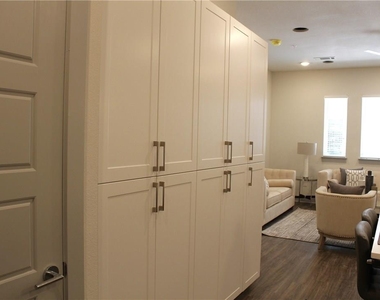 1902 Moser Avenue - Photo Thumbnail 2