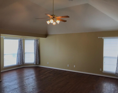 2605 Gull Lake Drive - Photo Thumbnail 16