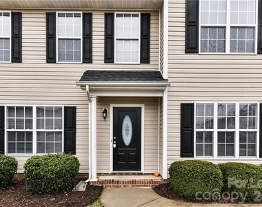 1002 Hannah Place - Photo Thumbnail 2