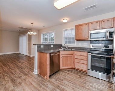 1002 Hannah Place - Photo Thumbnail 13