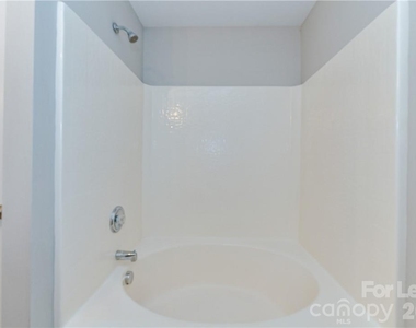 1002 Hannah Place - Photo Thumbnail 25