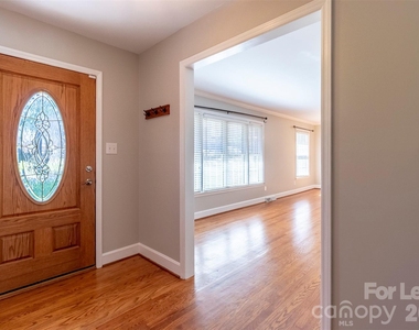 6618 Castlegate Drive - Photo Thumbnail 4