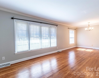 6618 Castlegate Drive - Photo Thumbnail 5