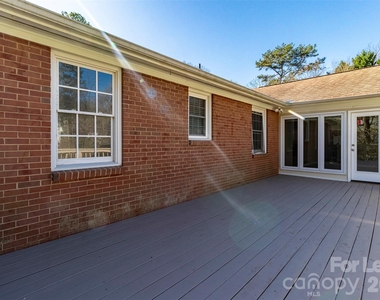 6618 Castlegate Drive - Photo Thumbnail 36