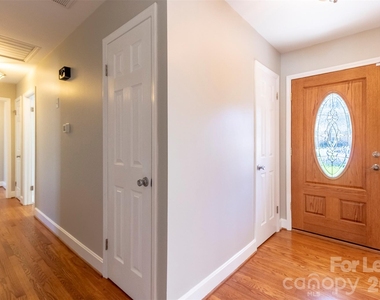 6618 Castlegate Drive - Photo Thumbnail 2