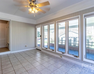 6618 Castlegate Drive - Photo Thumbnail 29
