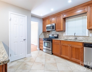 6618 Castlegate Drive - Photo Thumbnail 12