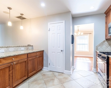 6618 Castlegate Drive - Photo Thumbnail 11