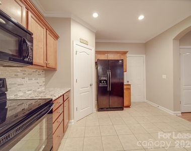 6831 Maricopa Road - Photo Thumbnail 16