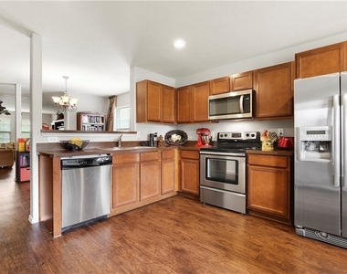 807 Windflower Drive - Photo Thumbnail 9