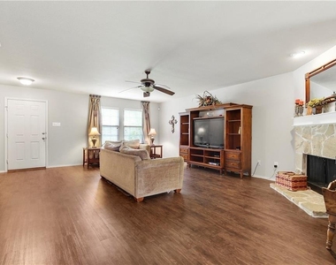 807 Windflower Drive - Photo Thumbnail 7