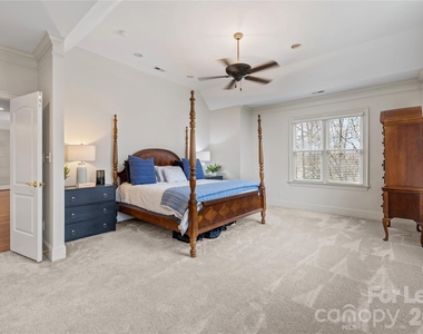 1009 Honors Court - Photo Thumbnail 6
