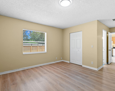 6126 Wauconda Way E - Photo Thumbnail 15
